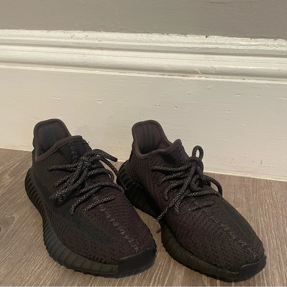 Yeezy 350 boost v2 black